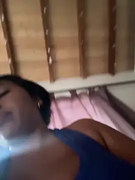 emmyjhonson07 online show from April 2026 12:28:01 PM