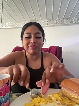 emmyjhonson07 online show from May 2026 01:07:01 PM