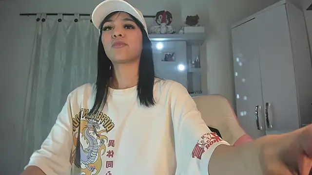 Snapshot of Elettra_bennet chatting on January 2026 01:18:01 AM Elettra bennet online show from January 2026 01:18:01 AM