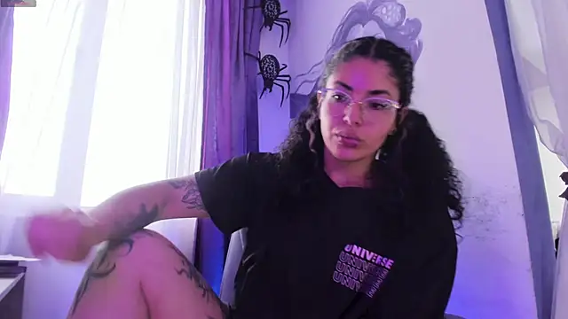 Snapshot of witchviolet chatting on November 2025 09:36:01 PM witchviolet online show from November 2025 09:36:01 PM