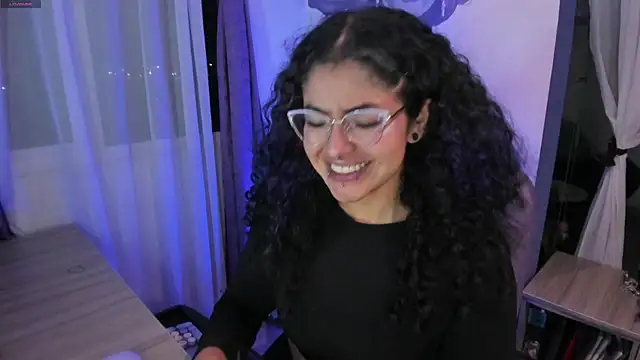 Snapshot of witchviolet chatting on December 2025 12:18:01 AM witchviolet online show from December 2025 12:18:01 AM