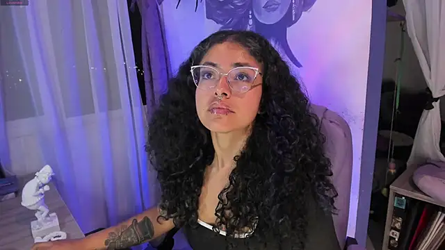 Snapshot of witchviolet chatting on December 2025 02:53:01 AM witchviolet online show from December 2025 02:53:01 AM