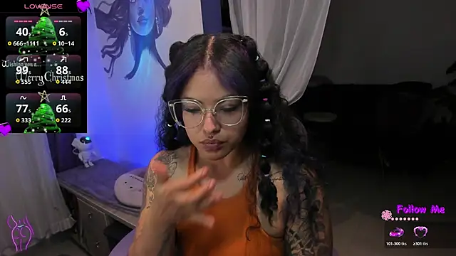 Snapshot of witchviolet chatting on December 2025 12:27:01 AM witchviolet online show from December 2025 12:27:01 AM