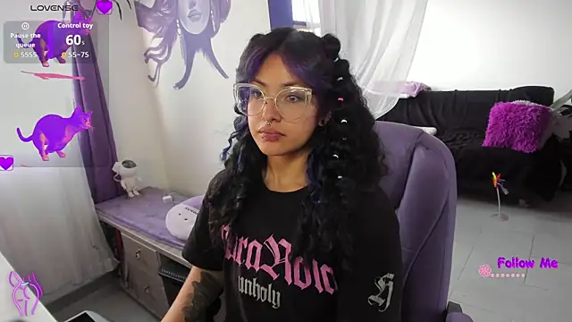 Snapshot of witchviolet chatting on December 2025 10:14:01 PM witchviolet online show from December 2025 10:14:01 PM