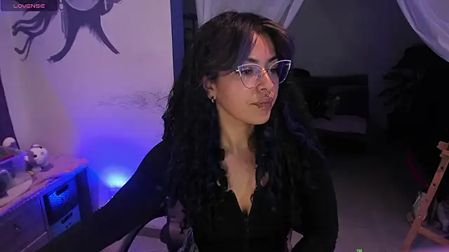 Snapshot of witchviolet chatting on February 2026 12:26:02 AM witchviolet online show from February 2026 12:26:02 AM