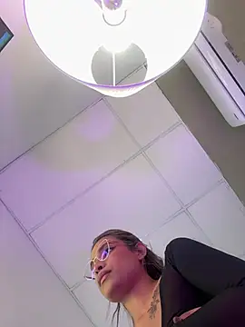 Snapshot of maykka chatting on February 2025 11:41:01 PM maykka online show from February 2025 11:41:01 PM