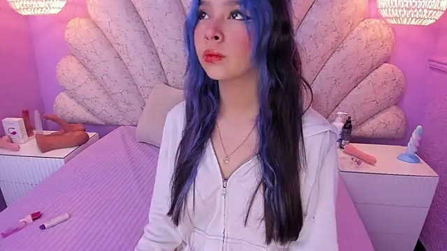 chloe watson  online show from December 2024 08:43:01 PM