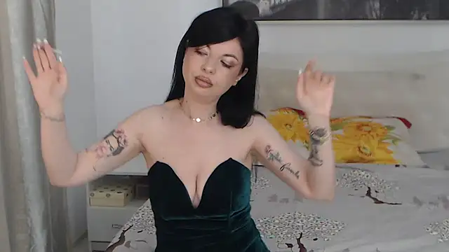 naughtymommy666 online show from June 2026 01:17:02 PM