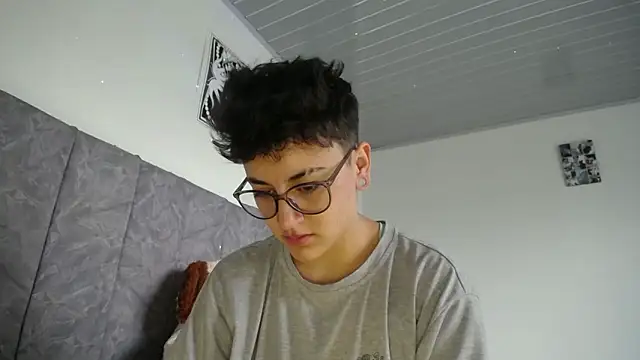 linda 33 online show from March 2026 04:34:01 PM