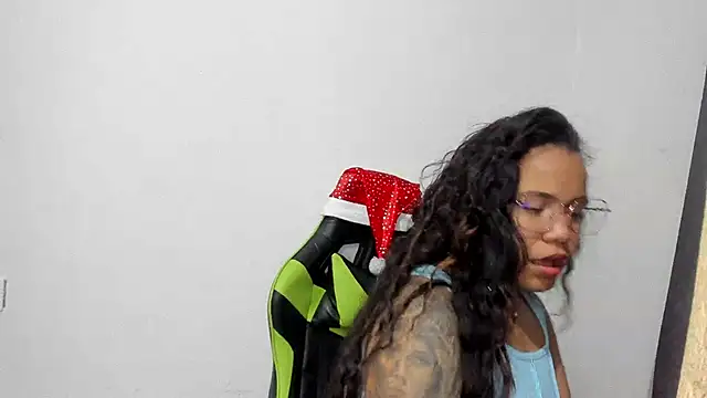 leila 22 online show from December 2024 06:15:02 PM