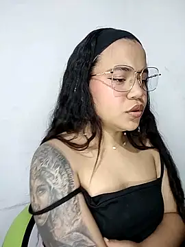 leila 22 online show from December 2024 01:11:02 PM