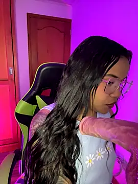 leila 22 online show from November 2025 07:40:01 AM