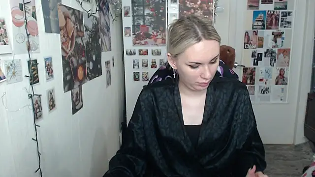 Snapshot of CapriScorpion chatting on December 2024 05:00:02 PM CapriScorpion online show from December 2024 05:00:02 PM