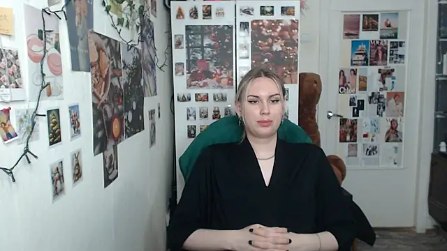 Snapshot of CapriScorpion chatting on January 2025 05:35:02 PM CapriScorpion online show from January 2025 05:35:02 PM