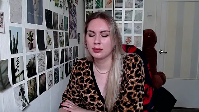 Snapshot of CapriScorpion chatting on September 2025 11:21:02 AM CapriScorpion online show from September 2025 11:21:02 AM