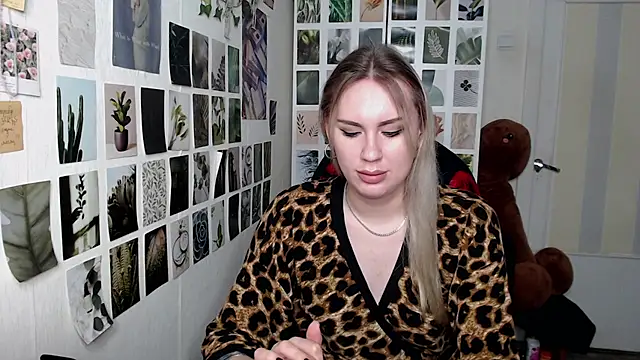 Snapshot of CapriScorpion chatting on September 2025 11:53:02 AM CapriScorpion online show from September 2025 11:53:02 AM