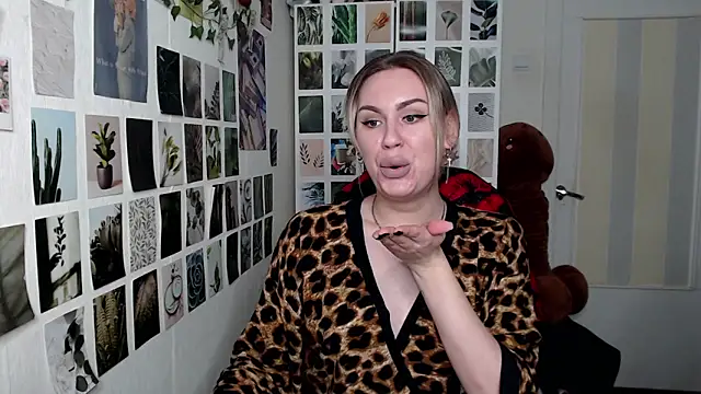 Snapshot of CapriScorpion chatting on September 2025 02:40:01 PM CapriScorpion online show from September 2025 02:40:01 PM