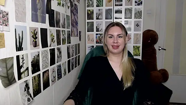 Snapshot of CapriScorpion chatting on September 2025 12:18:01 PM CapriScorpion online show from September 2025 12:18:01 PM