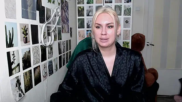 Snapshot of CapriScorpion chatting on October 2025 11:44:01 AM CapriScorpion online show from October 2025 11:44:01 AM