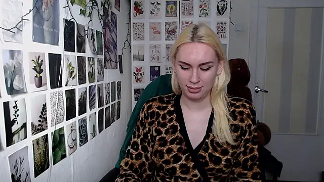 Snapshot of CapriScorpion chatting on April 2026 01:42:02 PM CapriScorpion online show from April 2026 01:42:02 PM