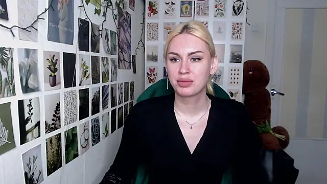 Snapshot of CapriScorpion chatting on April 2026 04:19:02 PM CapriScorpion online show from April 2026 04:19:02 PM