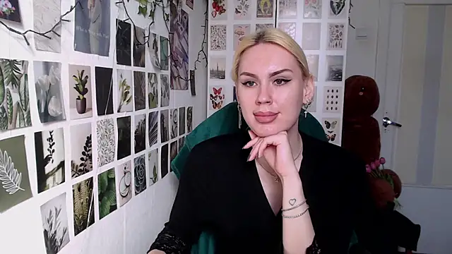 Snapshot of CapriScorpion chatting on April 2026 12:16:02 PM CapriScorpion online show from April 2026 12:16:02 PM