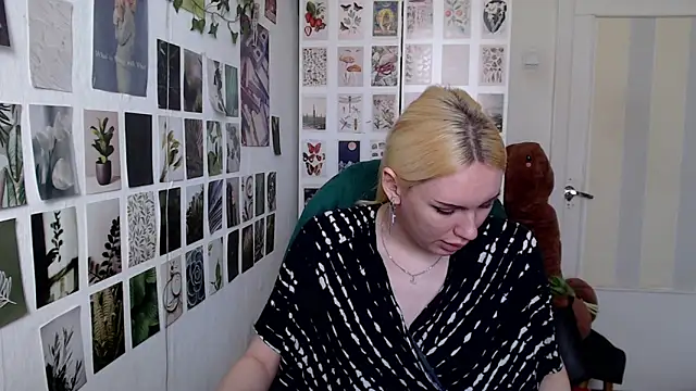 Snapshot of CapriScorpion chatting on April 2026 10:53:01 AM CapriScorpion online show from April 2026 10:53:01 AM