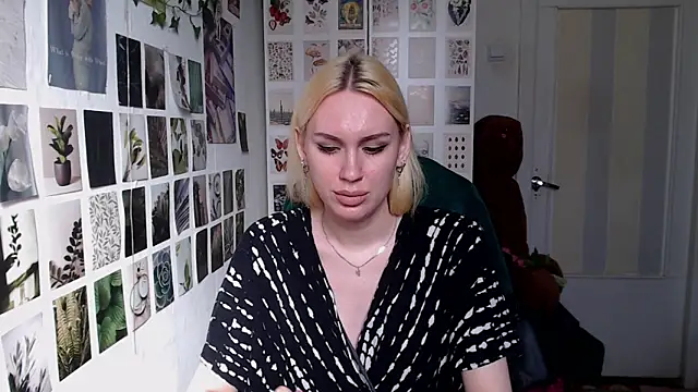 Snapshot of CapriScorpion chatting on April 2026 12:42:01 PM CapriScorpion online show from April 2026 12:42:01 PM