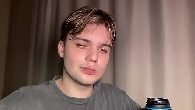 Snapshot of superfluboy_ chatting on February 2025 07:09:01 PM superfluboy online show from February 2025 07:09:01 PM