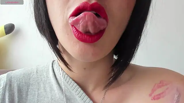 queen fetish online show from February 2025 02:00:02 PM