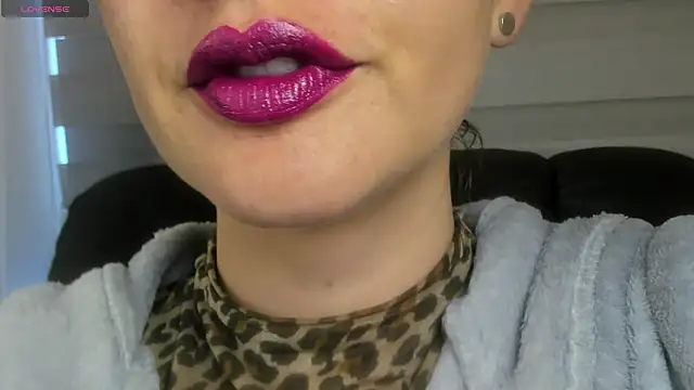 Snapshot of queen_fetish chatting on April 2026 06:45:02 PM queen fetish online show from April 2026 06:45:02 PM