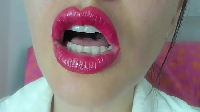 queen fetish online show from July 2026 11:00:01 PM