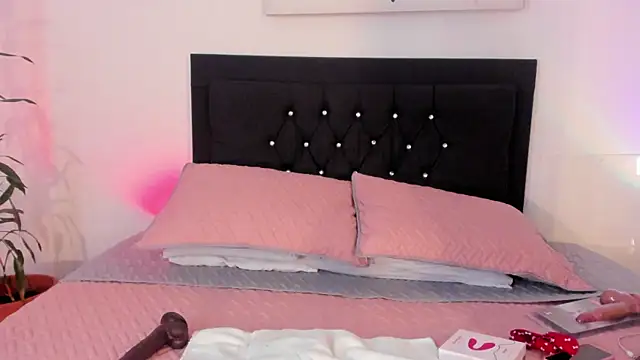 evelynjohnsoon online show from February 2025 02:56:02 PM