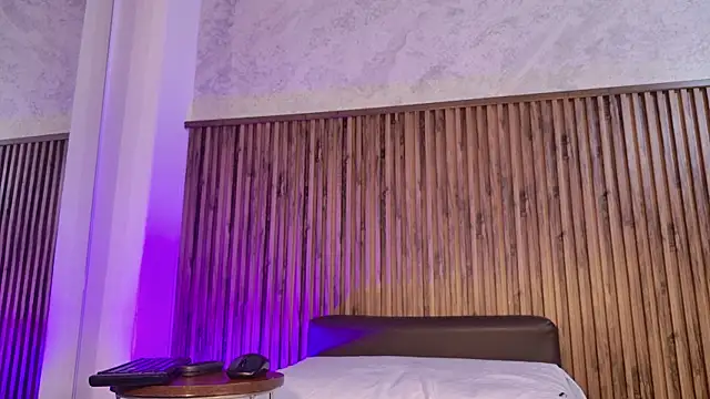evelynjohnsoon online show from July 2026 01:43:02 PM