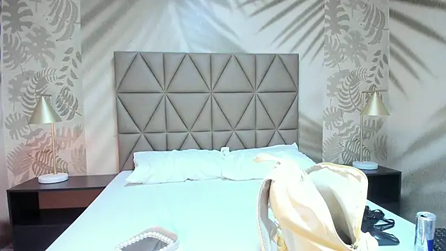 AnneDixie online show from June 2026 03:32:02 AM