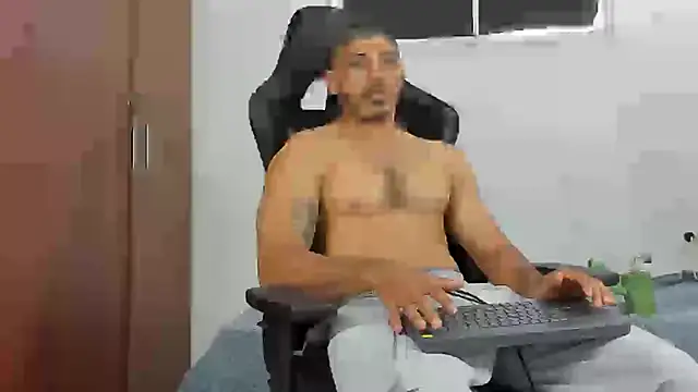 Snapshot of joris_vo chatting on December 2024 03:44:02 PM joris vo online show from December 2024 03:44:02 PM