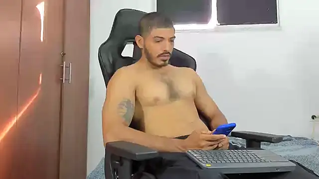 Snapshot of joris_vo chatting on December 2024 08:28:02 PM joris vo online show from December 2024 08:28:02 PM