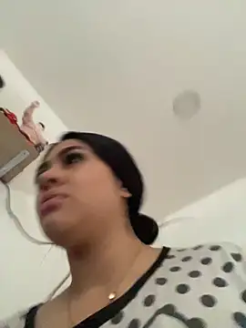 Charlotte cutee18 online show from October 2025 03:46:02 PM