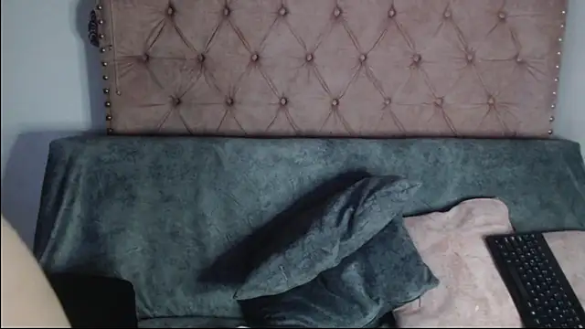 Snapshot of missbella1 chatting on October 2025 08:42:01 PM missbella1 online show from October 2025 08:42:01 PM