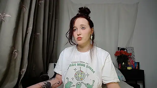 Snapshot of IrinaArt chatting on March 2025 08:48:02 PM IrinaArt online show from March 2025 08:48:02 PM