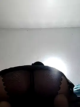 Snapshot of BigAssKi chatting on October 2025 12:25:02 PM BigAssKi online show from October 2025 12:25:02 PM