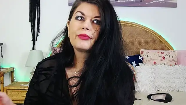 Snapshot of EllenGrace chatting on January 2025 02:06:02 AM EllenGrace online show from January 2025 02:06:02 AM