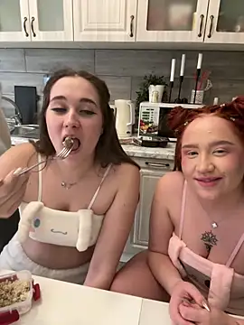 Snapshot of RollingGirls chatting on March 2025 08:13:02 AM RollingGirls online show from March 2025 08:13:02 AM