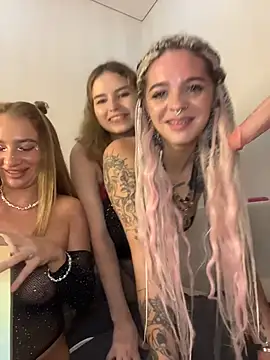 Snapshot of RollingGirls chatting on July 2026 01:10:02 PM RollingGirls online show from July 2026 01:10:02 PM