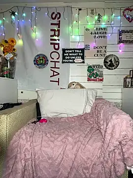 Snapshot of TrenaAnne chatting on March 2026 04:36:01 AM TrenaAnne online show from March 2026 04:36:01 AM