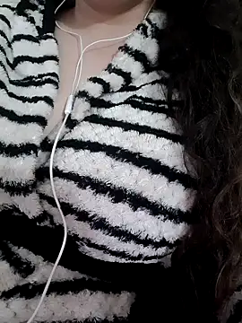 Snapshot of Zanoba-16 chatting on March 2025 11:33:02 AM Zanoba-16 online show from March 2025 11:33:02 AM