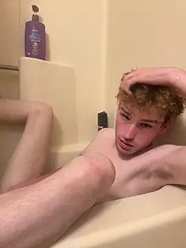 Snapshot of CreamyAustin chatting on October 2025 09:37:02 PM CreamyAustin online show from October 2025 09:37:02 PM