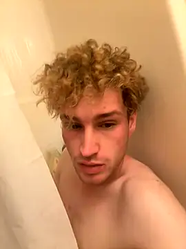 Snapshot of CreamyAustin chatting on November 2025 01:38:02 AM CreamyAustin online show from November 2025 01:38:02 AM