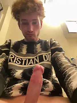 Snapshot of CreamyAustin chatting on November 2025 11:40:01 PM CreamyAustin online show from November 2025 11:40:01 PM