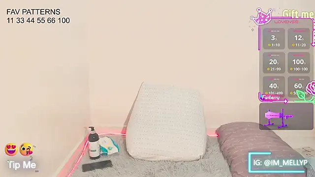 Snapshot of Mellyparker_ chatting on October 2025 03:21:02 PM Mellyparker online show from October 2025 03:21:02 PM